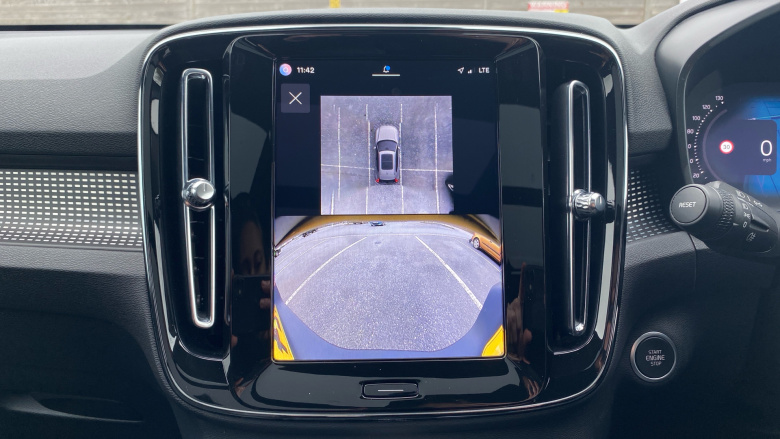 Volvo XC40 2.0 B3P Ultimate Dark 5dr Auto Petrol Estate